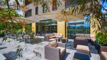 Gemütliche Terrasse des b_smart hotel