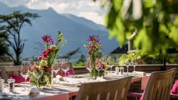 Gedeckter Tisch im Adlernest im Park Hotel Sonnenhof
