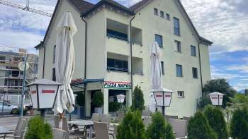 Aussenansicht des Imbiss Napoli