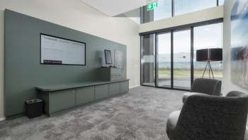 Eingangsbereich mit Self Check-in im b_smart motel