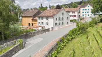 Aussenansicht der restaurierten Hofstätte