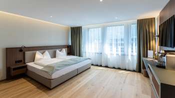 Modern und gemütlich eingerichtetes Doppelzimmer im Alpin Royal Hotel