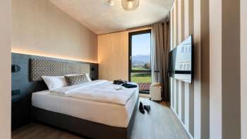 Modernes Doppelzimmer des B&B Hotel Liechtenstein-Eschen