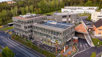 Aufnahme von oben des McDonald's Vaduz - Gebäudes