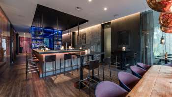 Moderne Bar im b_smart hotel