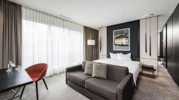 Stilvoll eingerichtetes Doppelzimmer im b_smart hotel in Bendern
