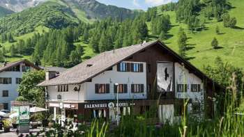 Aussenansicht des Hotels Falknerei Galina in Malbun