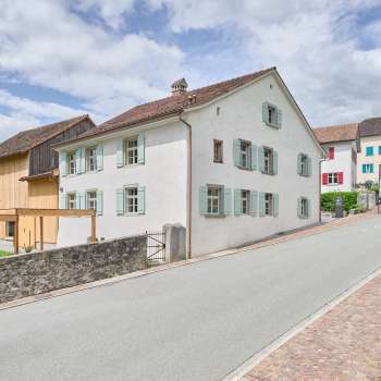 Aussenansicht der restaurierten Hofstätte