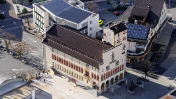 Luftaufnahme auf das Rathaus Vaduz Luftaufnahme auf das Rathaus Vaduz