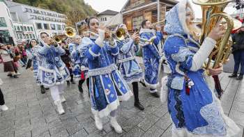 Fasnachtsbeginn bei Vaduz on Ice