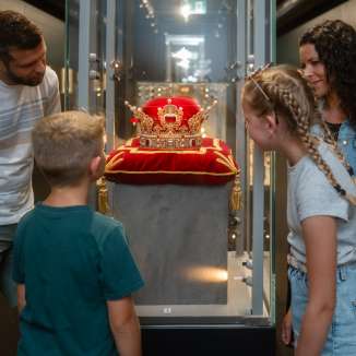 Familie in der Liechtensteinischen SchatzKammer