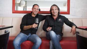 Die beiden Gastgeber des Restaurants Made in Italy in entspannter Atmosphäre.