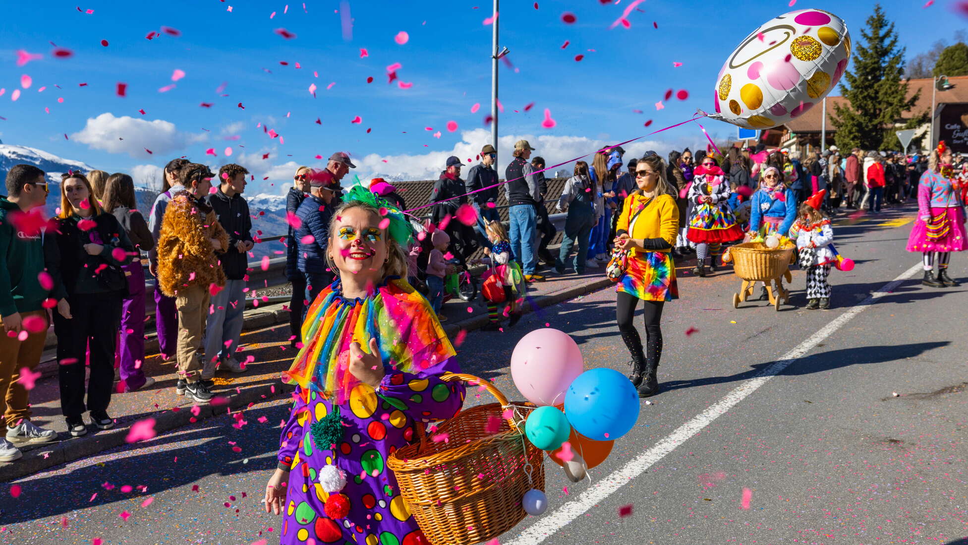 Djncd Fasnacht in Liechtenstein – Umzüge, Maskenbälle & Guggenmusik ...
