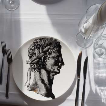 Stilvoll gedeckter Restauranttisch
