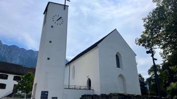 Aussenansicht der Kirche St. Peter