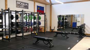 Fitness- und Freihantel-Bereich