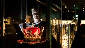 2015_kulturweg_9827.jpg Fürstenhut_Gast_Vitrine_Schatzkammer