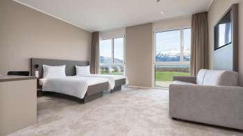 Helles und modernes Zweibettzimmer im b_smart motel