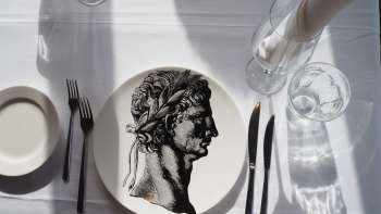 Stilvoll gedeckter Restauranttisch