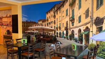 Aussenansicht der Bar & Bistro «La Piazza»