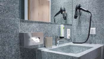 Badezimmer im Vaduzerhof by b_smart