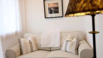Sofa im Hotelzimmer des Hotel Weinstube