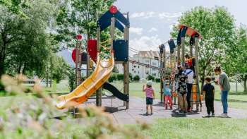 Kinderspielplatz Auring Kinderspielplatz Auring
