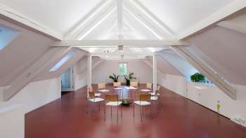 Tend mit Stuhlkreis Seminarzentrum Stein Egerta