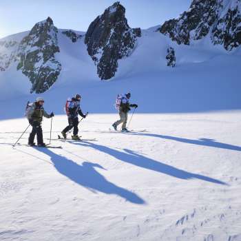 Pelosi Nilsson Kutzma hiking Dear Superhero (c)Maaike Bernstrom NZ Pelosi Nilsson Kutzma hiking Dear Superhero (c)Maaike Bernstrom NZ