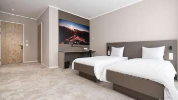 Helles und modernes Zweibettzimmer im b_smart motel