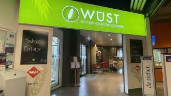 Eingang der Bäckerei Wüst