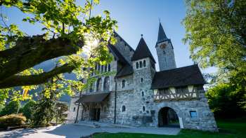 Aussenansicht der Pfarrkirche St. Nikolaus
