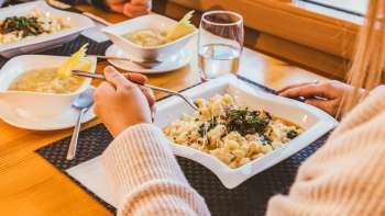 Detailaufnahme von Käsknöpfle im Restaurant Edelweiss