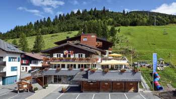 Aussenansicht des Hotel Turna im Bergort Malbun