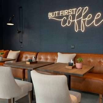 Stylisches Hotel mit gemütlichem Café in Vaduz. Perfekt für entspannte Auszeiten, feinen Kaffee & moderne Zimmer. Jetzt entdecken & wohlfühlen!