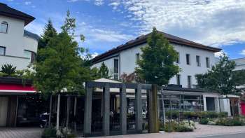Aussenansicht der Bar & Bistro «La Piazza» Aussenansicht der Bar & Bistro «La Piazza»