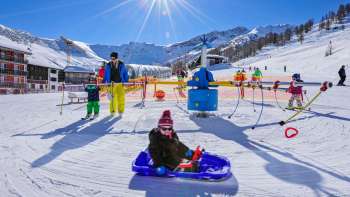 Sonniger Wintertag im malbi-park – Spiel, Spass und Schlittelvergnügen für die ganze Familie