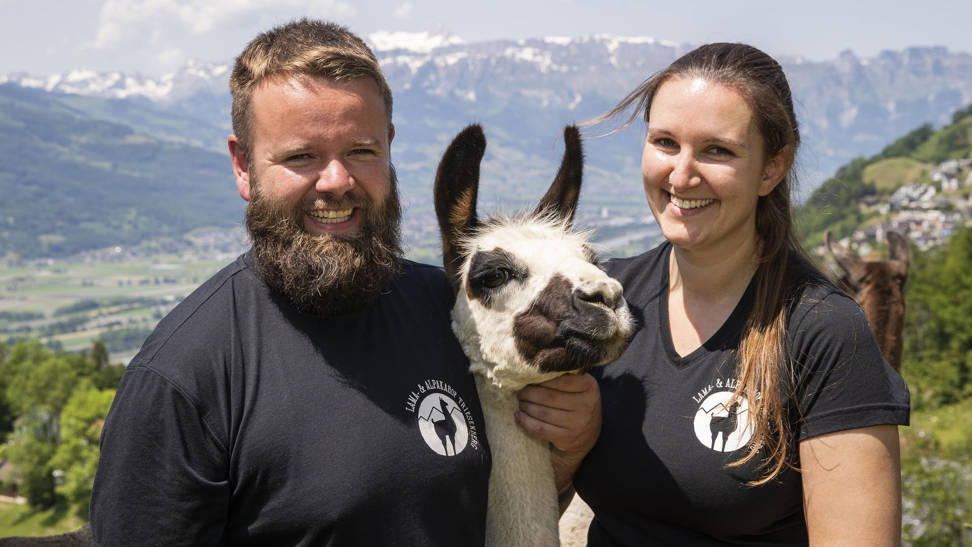 Marc Schädler and Anna-Lena Beck with a Lama
